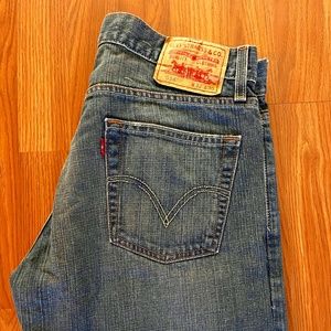 Levi- Silm Straight fit